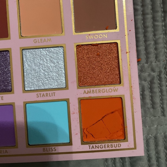 Ace Beaute Whimsical Bloom Eyeshadow Palette - Vibrant Colors - Picture 4 of 4